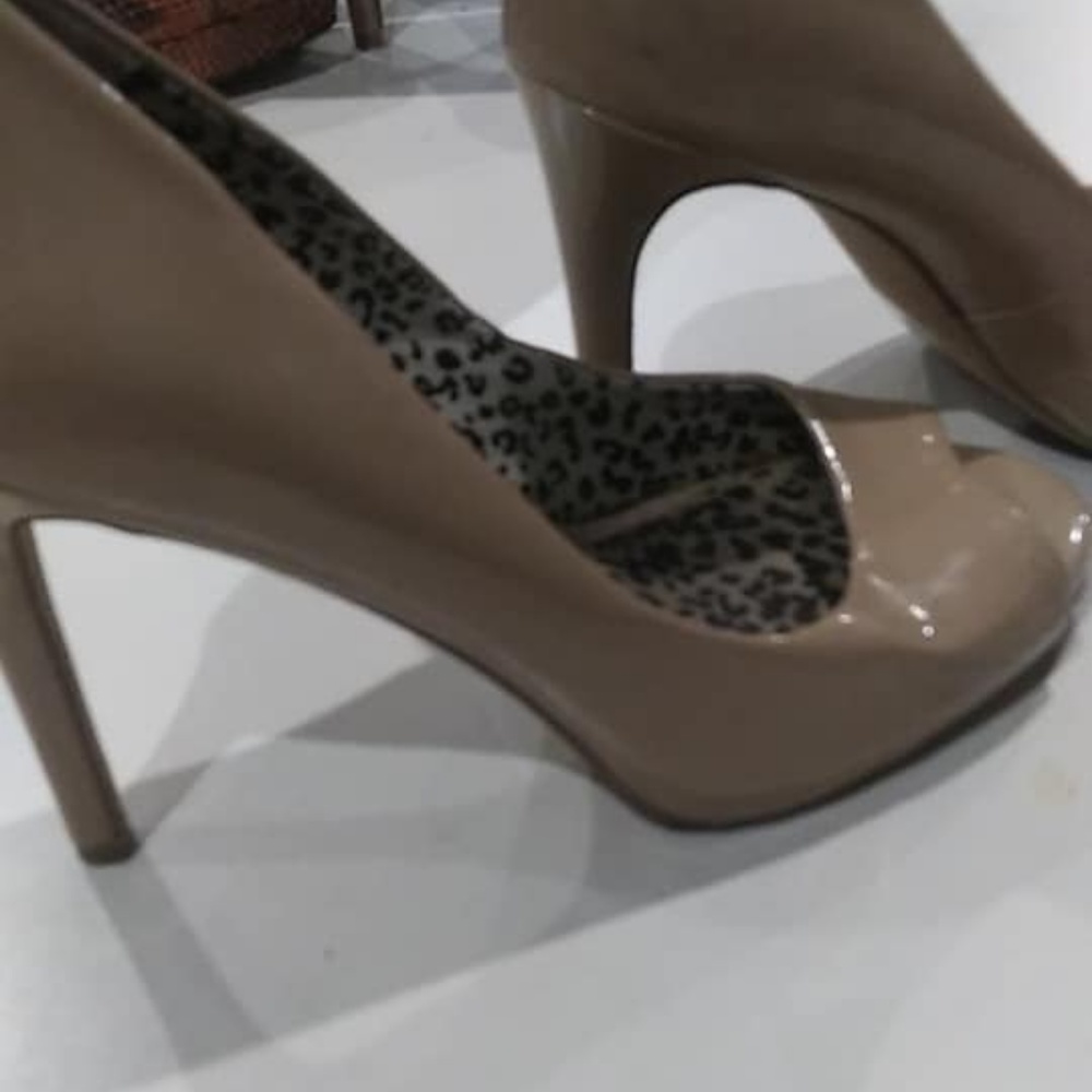 Heels - Picture 3 of 3